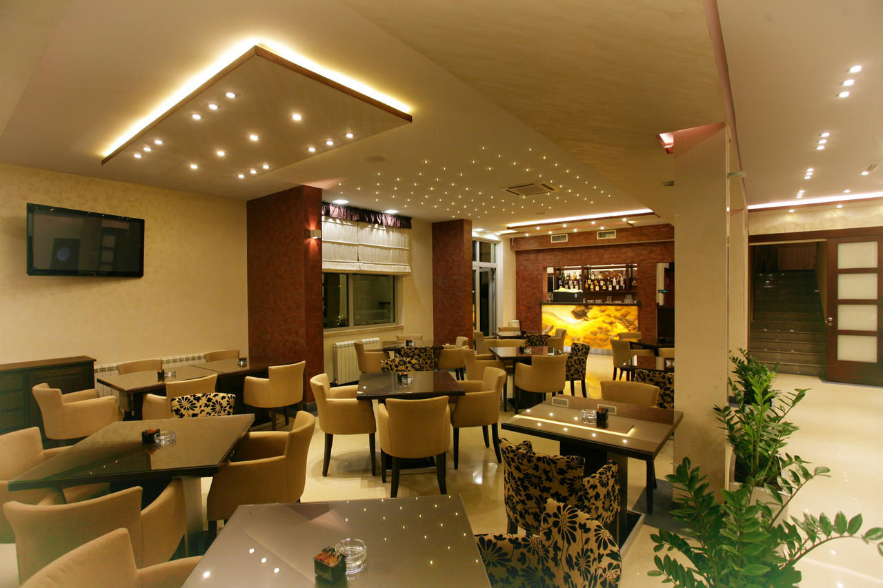 Отель Hotel Ellena Херцег-Нови-9