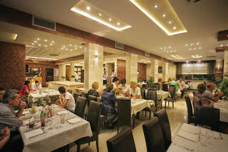 Отель Hotel Ellena Херцег-Нови-4