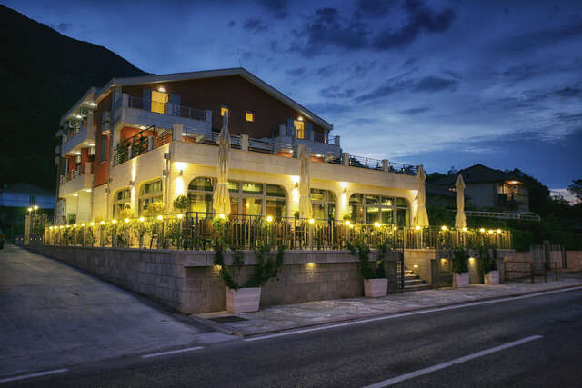 Отель Hotel Ellena Херцег-Нови-3