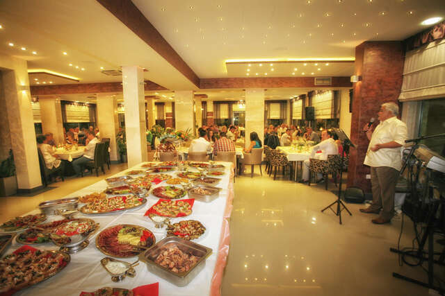 Отель Hotel Ellena Херцег-Нови-16