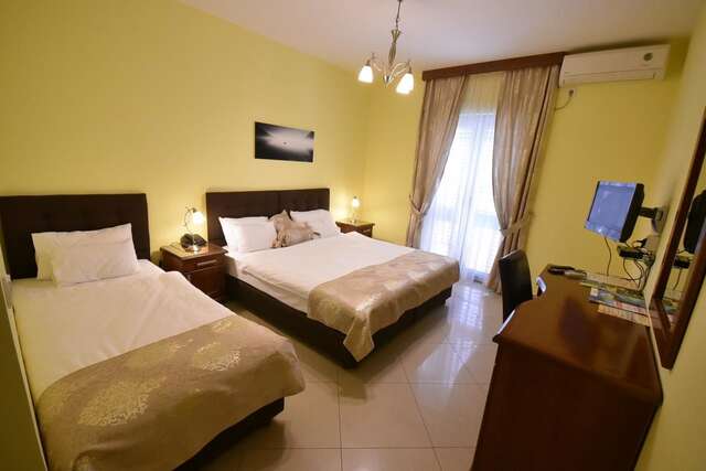 Отель Hotel Ellena Херцег-Нови-5